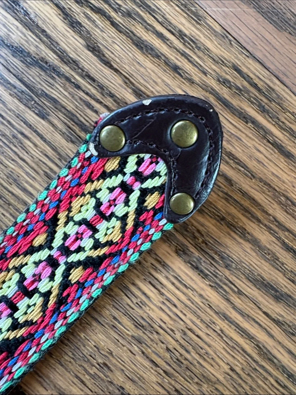 Colorful woven tapestry sz M belt